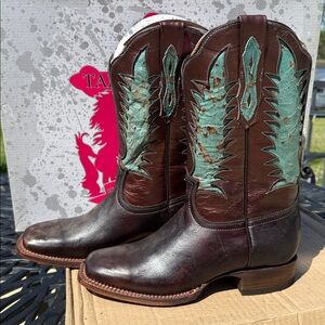 NIB! Retail $209 Tanner Mark Stylish Brown and Green Western Boots